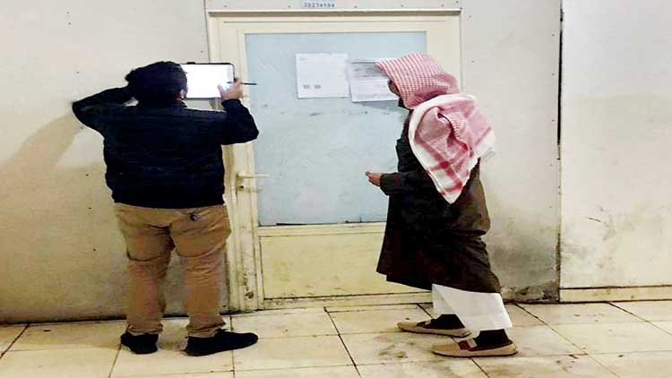 മം​ഗ​ഫി​ൽ അ​ട​ച്ചി​ട്ട ക​ട​ക​ളി​ൽ പ​രി​ശോ​ധ​ന