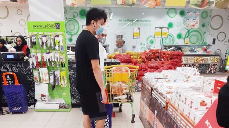 ഷോപ്പിങ്ങിന് പോകുേമ്പാൾ കുട്ടികളെ ഒഴിവാക്കണം ഷോപ്പിങ്ങിന് പോകുേമ്പാൾ കുട്ടികളെ ഒഴിവാക്കണം