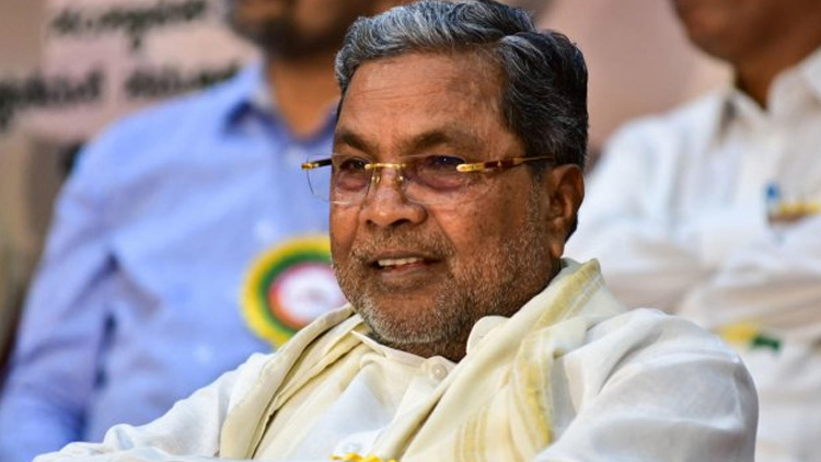 ആഭ്യന്തര കലഹത്തെ തുടർന്ന് ബി.ജെ.പി സർക്കാർ താഴെ വീഴുമെന്ന് സിദ്ധരാമയ്യ ആഭ്യന്തര കലഹത്തെ തുടർന്ന് ബി.ജെ.പി സർക്കാർ താഴെ വീഴുമെന്ന് സിദ്ധരാമയ്യ