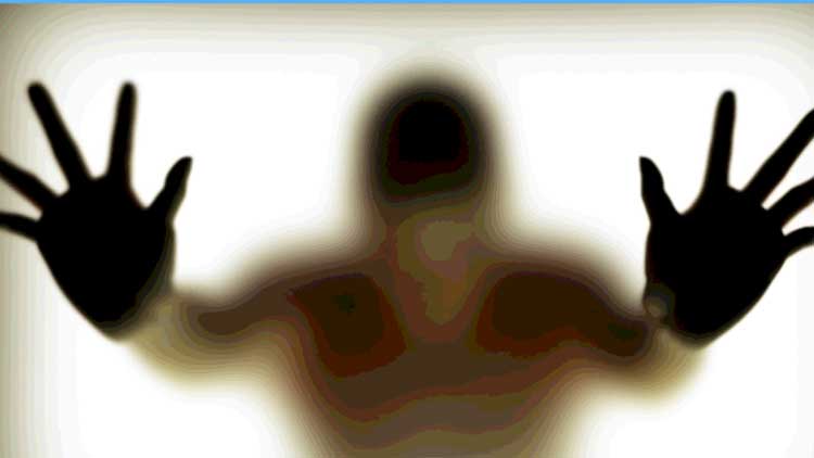 സിഗ്​നലിൽ യാചനക്കുനിന്ന യുവതി വാഹനത്തിൽ അതിക്രമിച്ചു കയറി ബ്ലാക്ക്​​മെയിൽ ചെയ്​തെന്ന്​