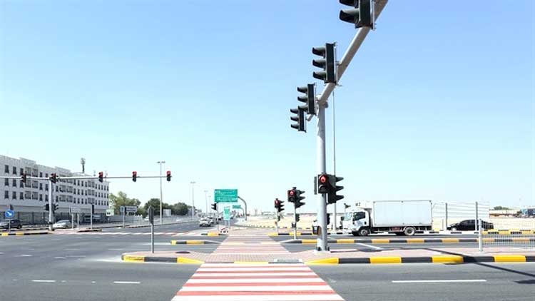 യാ​ത്ര ക്ലേ​ശം പ​രി​ഹ​രി​ക്കാ​ന്‍  സി​ഗ്​​ന​ലു​ക​ള്‍ സ്മാ​ര്‍ട്ടാ​യി