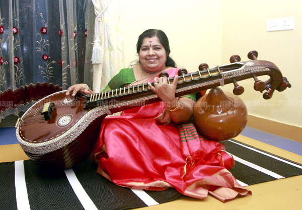 singer-lathika