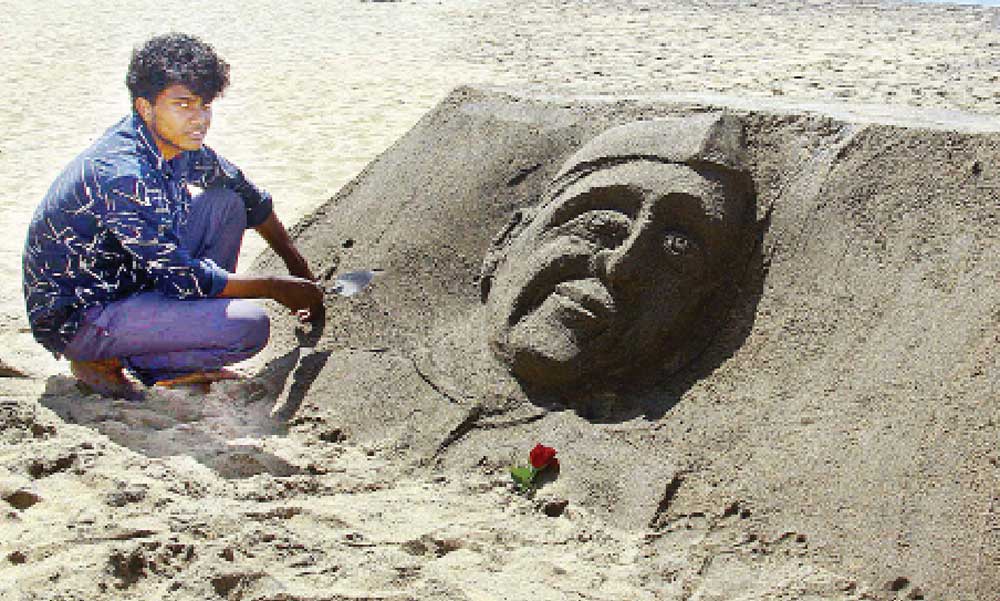 മ​ണ​ൽ​ശി​ൽ​പം