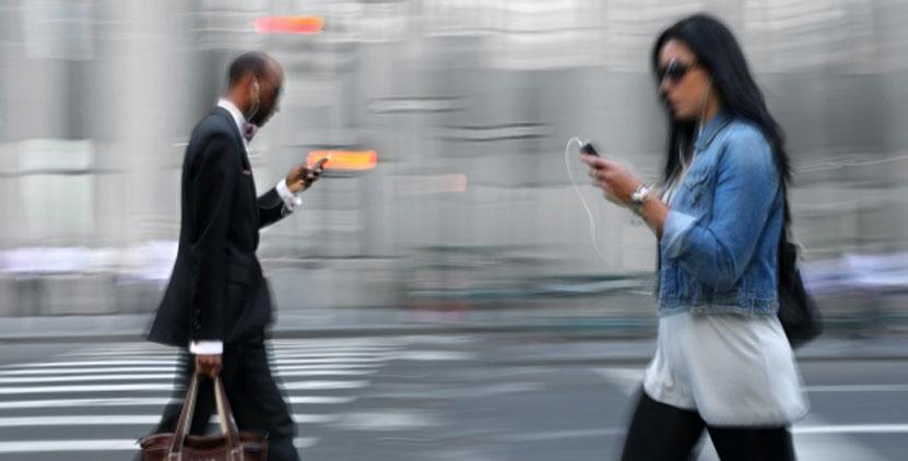 നടക്കുമ്പോൾ സ്​മാർട്ട്​ഫോൺ ഉപയോഗിക്കുന്നത്​ വിലക്കി ഒരു നഗരം