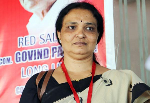 സനാതന്‍ സന്‍സ്തയെ നിരോധിച്ചിരുന്നുവെങ്കില്‍ അച്ഛന്‍ കൊല്ലപ്പെടില്ലായിരുന്നു: സ്മിത പന്‍സാരെ