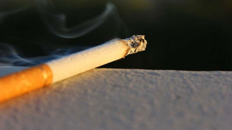 പൊതുയിട പുകവലി: കേസും പിഴയും കുറയുന്നു