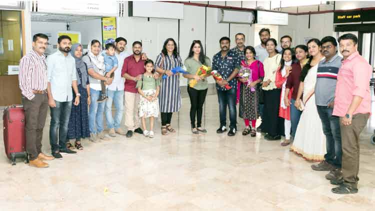 ബ​ഹ്‌​റൈ​ൻ ഡി​ഫ​റ​ൻ​റ്​ തി​ങ്കേ​ഴ്‌​സ് സ്നേ​ഹ​നി​ലാ​വ് ക​ലാ​സ​ന്ധ്യ ഇ​ന്ന്