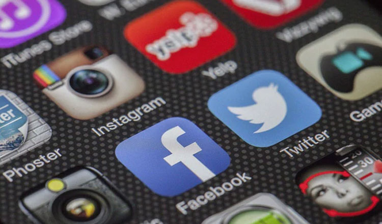 സമൂഹമാധ്യമ നിയന്ത്രണം: എല്ലാ കേസുകളും സുപ്രീംകോടതിയിലേക്ക്​; ജനുവരി 15നകം മാർഗരേഖ