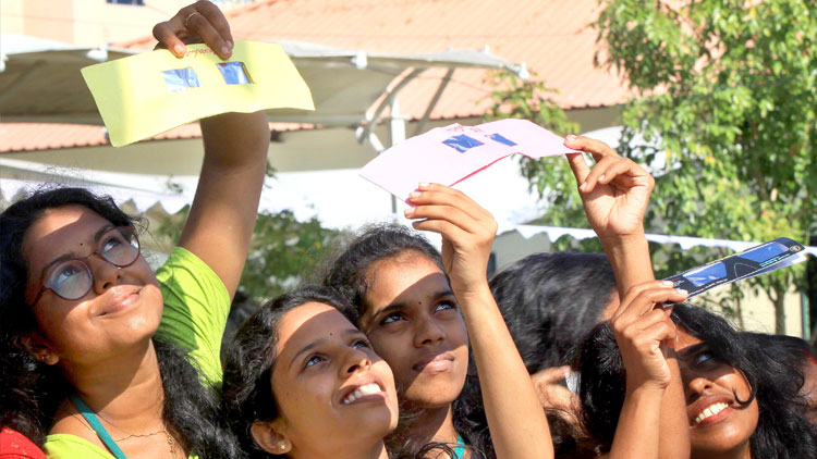 വലയസൂര്യഗ്രഹണം വീക്ഷിച്ചത് ലക്ഷങ്ങൾ