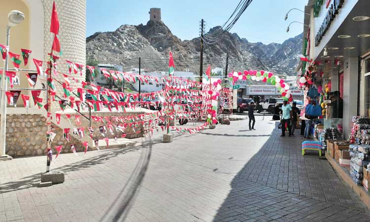 ദേ​ശീ​യ​ദി​നം നി​റ​ക്കാ​ഴ്​​ച​യൊ​രു​ക്കി മ​ത്ര സൂ​ഖ്​