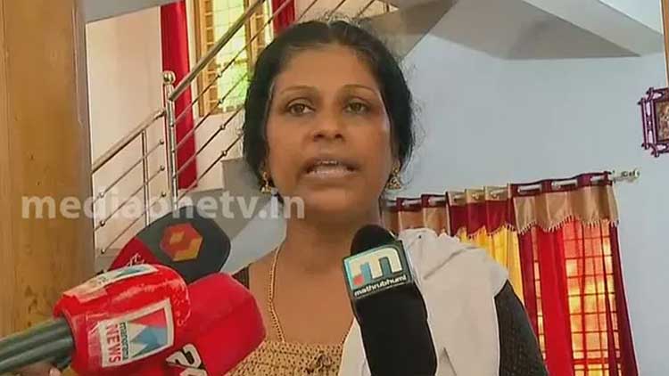 അവനെന്താ പാമ്പ് പിടുത്തക്കാരനോ; എല്ലാം ആരോപണങ്ങൾ -സൂരജിന്‍റെ അമ്മ :VIDEO