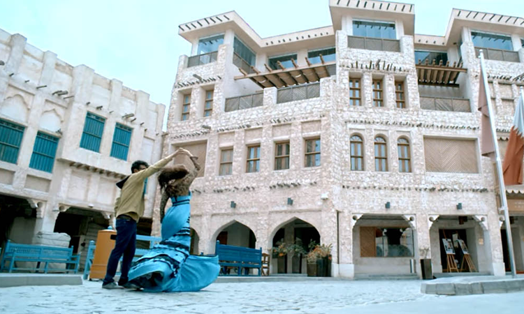 ഇ​ന്ത്യ​ൻ സി​നി​മ​യി​ലെ ഗാ​ന​രംഗത്തി​ൽ  സൂ​ഖ്​ വാ​ഖി​ഫും ഖ​ത്ത​ർ കാ​ഴ്​​ച​ക​ളും