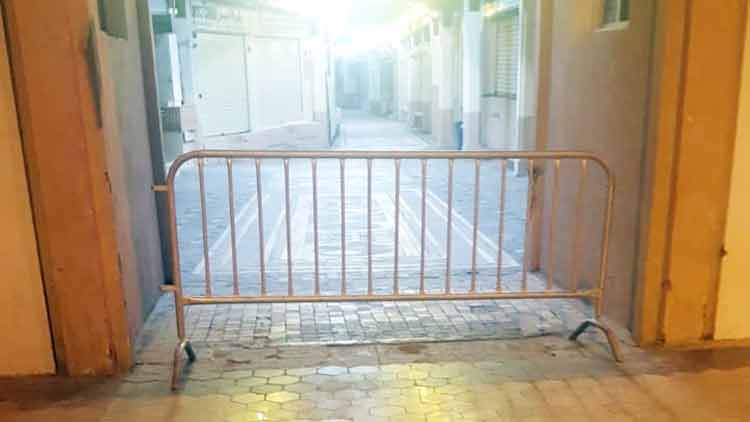 റൂ​വി​യി​ൽ വ്യാ​പാ​ര സ്ഥാ​പ​ന​ങ്ങ​ൾ തു​റ​ന്നു;  പ​ക്ഷേ ആ​ളു​ക​ൾ എ​ത്തി​യി​ല്ല 