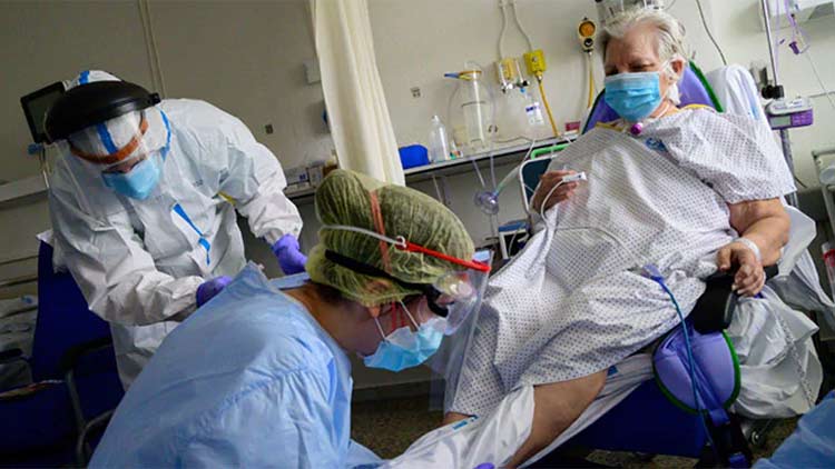 മാസങ്ങൾ നീണ്ട പോരാട്ടത്തിൽ കോവിഡിനെ തോൽപിച്ച്​ 71 കാരി റോസ മരിയ 