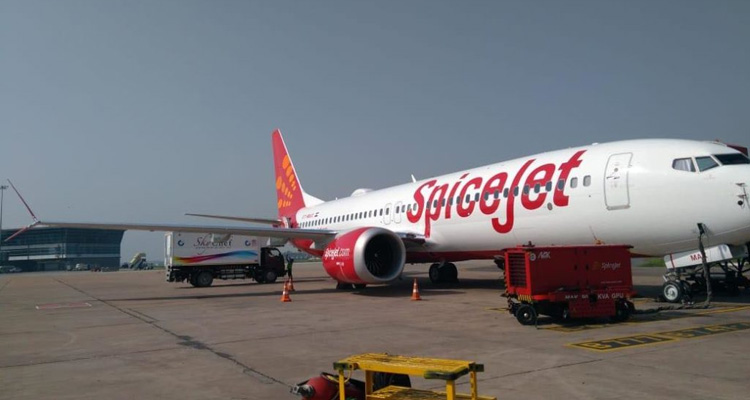 വിമാനത്തിന്‍റെ ലാൻഡിങ് ഗിയറിൽ കുടുങ്ങി ടെക്നീഷ്യൻ മരിച്ചു