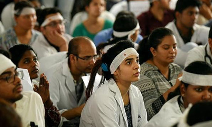 ഡോക്​ടർമാർ സമരം തുടർന്നാൽ കടുത്ത ശിക്ഷ –ആരോഗ്യമന്ത്രാലയം