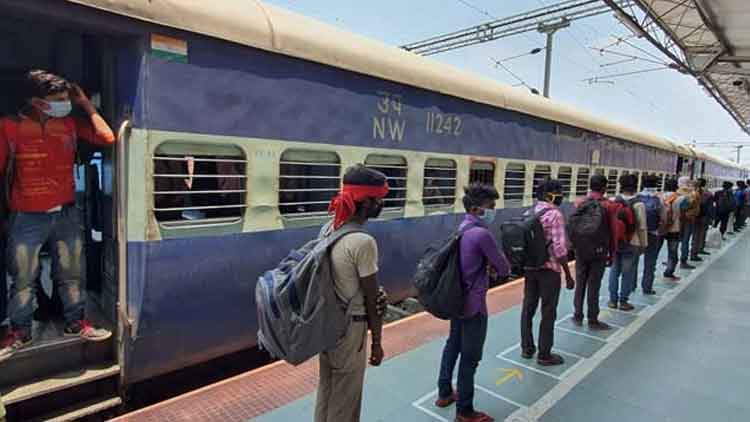 40 ശതമാനം ശ്രമിക്​ ട്രെയിനുകളും വൈകിയോടുന്നു​