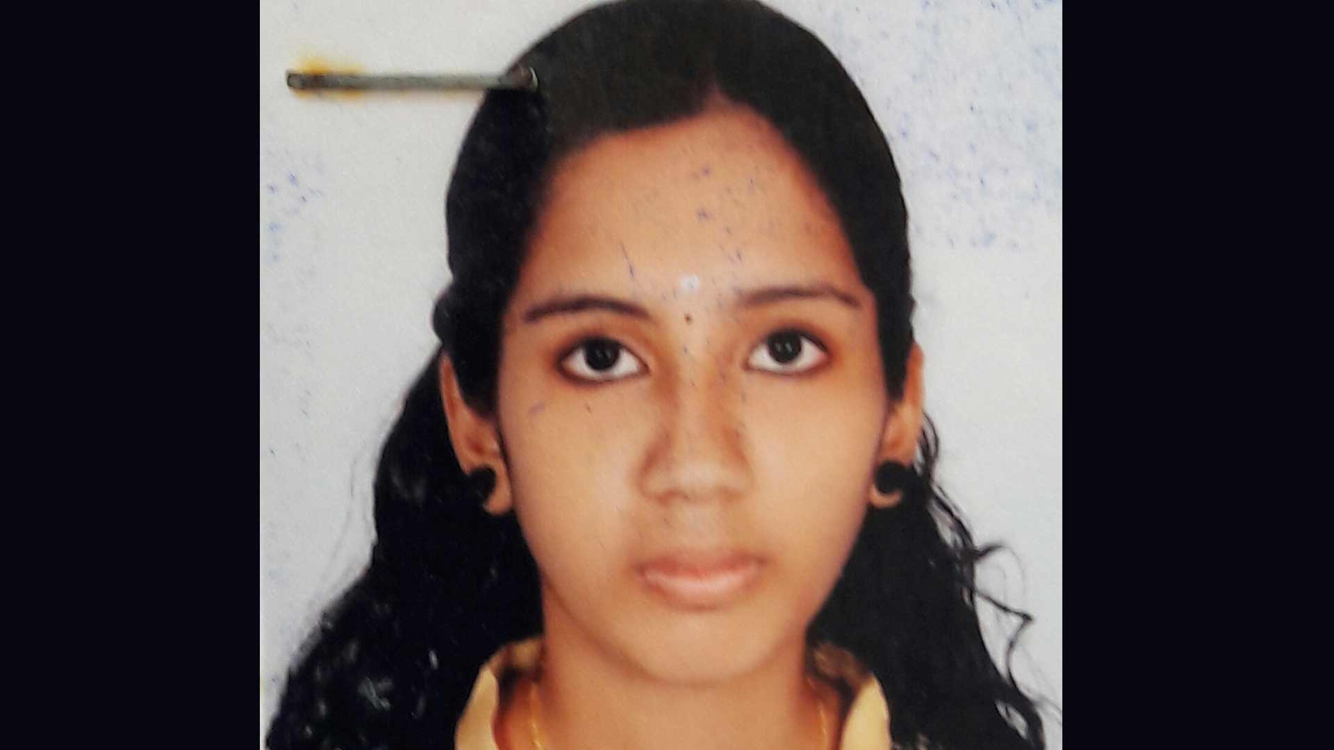 ഹോസ്റ്റൽ മുറിയിൽ വിദ്യാർഥിനി തൂങ്ങി മരിച്ച നിലയിൽ