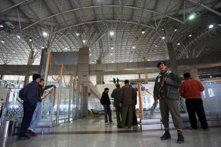 വിമാനത്താവളങ്ങള്‍ അടച്ചു; തുറന്നു പാ​കി​സ്​​താ​നി​ലും സ​മാ​ന​സ്​​ഥി​തി