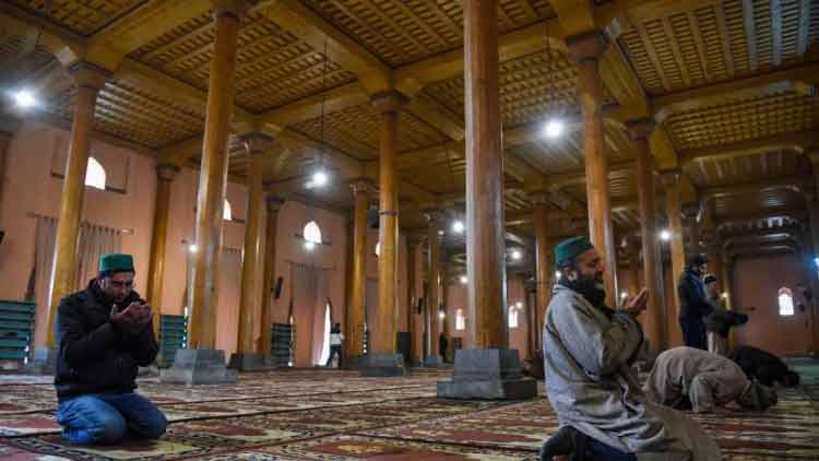 ശ്രീനഗർ ജാമിഅ മസ്​ജിദിൽ ജുമുഅ പുനരാരംഭിച്ചു