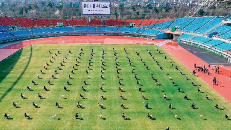 കോ​വി​ഡ്​ കാ​ര​ണം ഫു​ട്​​ബാ​ൾ മൈ​താ​ന​ങ്ങ​ൾ നി​ശ്​​ച​ല​മാ​യി​ട്ട്​ ഒ​രു​മാ​സം