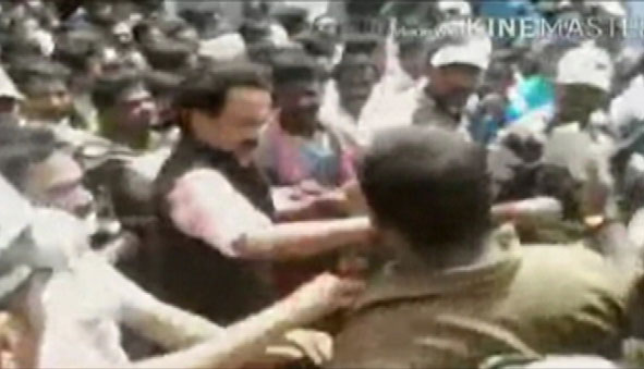 സെല്‍ഫിയെടുക്കാന്‍ ശ്രമിച്ച ഓട്ടോക്കാരന്‍െറ മുഖത്തടിച്ച് സ്റ്റാലിന്‍ വീണ്ടും വിവാദത്തില്‍