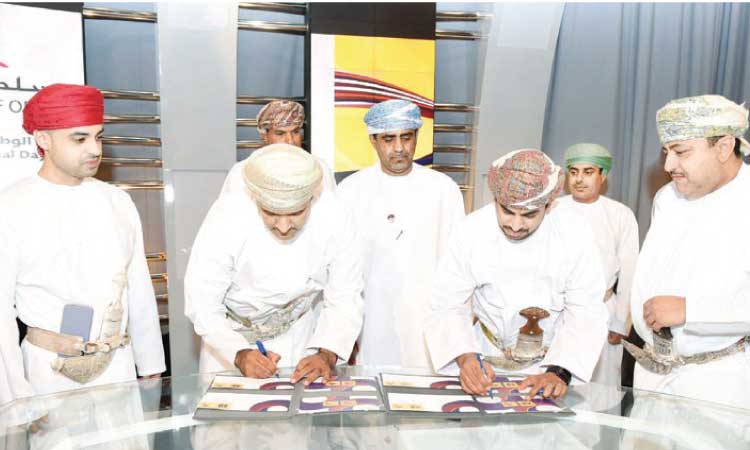 48ാം ദേ​ശീ​യ​ദി​ന സ്​​മ​ര​ണ​ക്ക്​ ര​ണ്ട്​ സ്​​റ്റാ​മ്പു​ക​ൾ