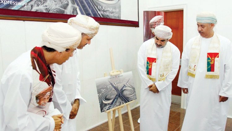 ദേശീയദിന സ്​മാരക സ്​റ്റാമ്പ്​ പുറത്തിറക്കി