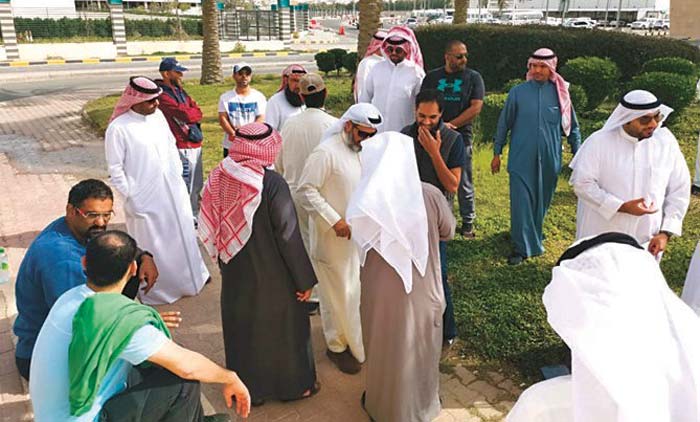 വി​വി​ധ ആ​വ​ശ്യ​ങ്ങ​ൾ ഉ​ന്ന​യി​ച്ച്  വ​ഫ്റ നി​വാ​സി​ക​ൾ സ​മ​രം ന​ട​ത്തി