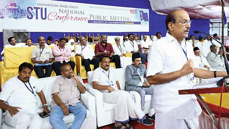 ദാരിദ്ര്യത്തെ മതിൽകെട്ടി മറക്കാനാവില്ല –പി.കെ. കുഞ്ഞാലിക്കുട്ടി