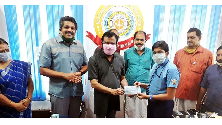 വിദ്യാർഥികൾ നന്മപ്പെട്ടി തുറന്നു; നാണയത്തുട്ടുകൾ ദുരിതാശ്വാസത്തിന് 