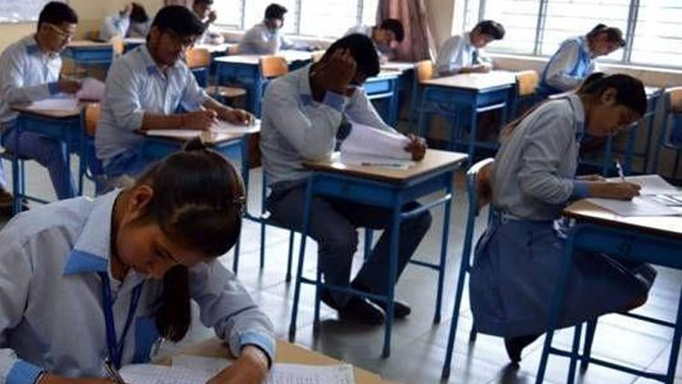 വി​ദ്യാ​ഭ്യാ​സ വ​കു​പ്പി​ന്​ പി​ഴ​ച്ചി​ല്ല; 13.5 ല​ക്ഷം ​കു​ട്ടി​ക​ൾ പ​രീ​ക്ഷ​യെ​ഴു​തി