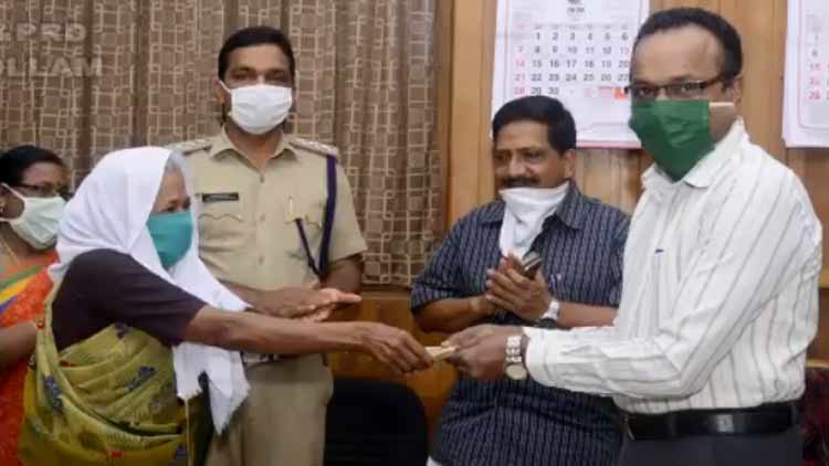 ആടിനെ വിറ്റ തുക ദുരിതാശ്വാസ നിധിയിലേക്ക്; ഇത് നാടിനുവേണ്ടി സുബൈദയുടെ കരുതൽ -VIDEO