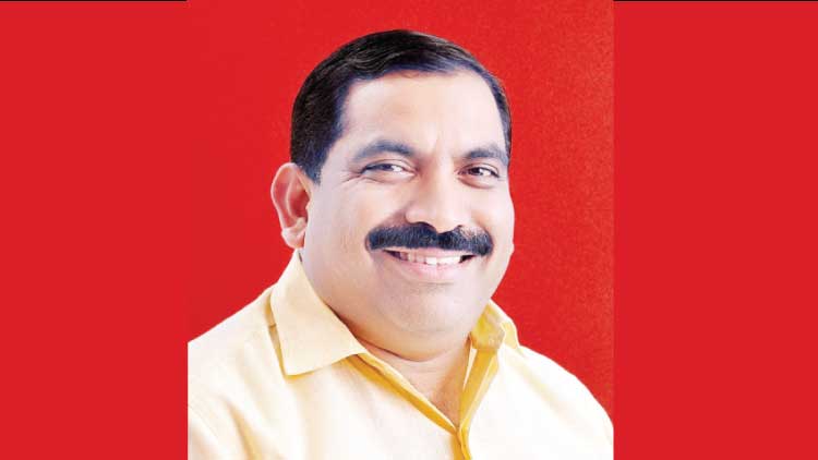 പ്രളയത്തി​െൻറ ഇരകളായ മൂന്നുപേർക്ക്​  സുബൈർ കണ്ണൂർ 15 സെൻറ്​ പകുത്ത്​ നൽകും