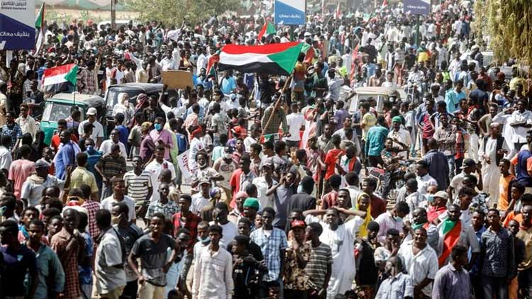 ‘‘പട്ടിണിയേക്കാൻ നല്ലത്​ കോവിഡ്​ മരണമാണ്’’​; വിലക്ക്​ ലംഘിച്ച്​ സുഡാനിൽ പ്രതിഷേധക്കാർ തെരുവിൽ