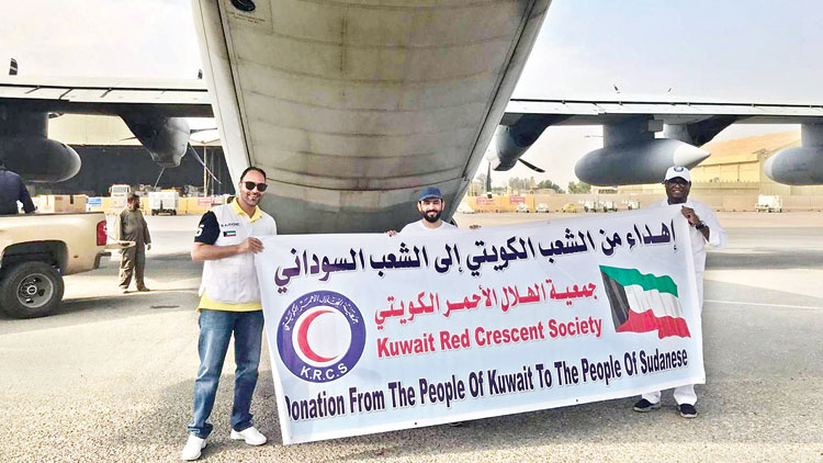 10 ട​ണ്‍ സാ​ധ​ന​ങ്ങ​ളു​മാ​യി റെ​ഡ്​​ക്രെ​സ​ൻ​റ്​ വി​മാ​നം സു​ഡാ​നി​ലേ​ക്ക്​ പ​റ​ന്നു