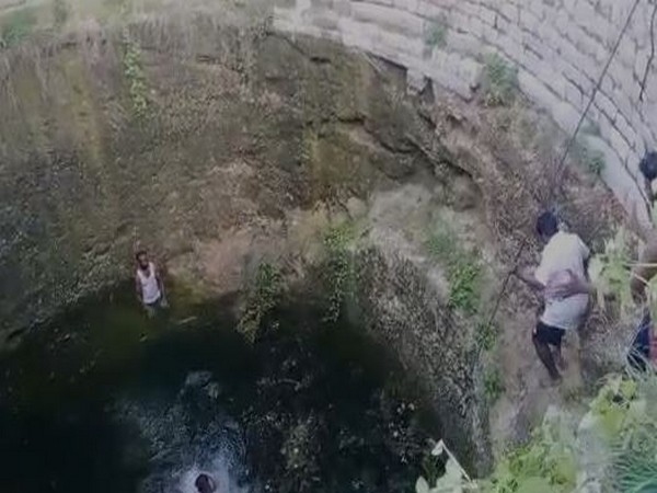 ആന്ധ്രപ്രദേശിൽ കുടുംബത്തിലെ നാലുപേർ ആത്മഹത്യചെയ്ത നിലയിൽ