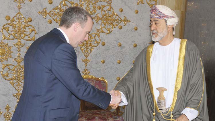 ബ്രി​ട്ടീ​ഷ്​ വി​ദേ​ശ​കാ​ര്യ സെ​ക്ര​ട്ട​റി  സു​ൽ​ത്താ​നു​മാ​യി കൂ​ടി​ക്കാ​ഴ്​​ച ന​ട​ത്തി