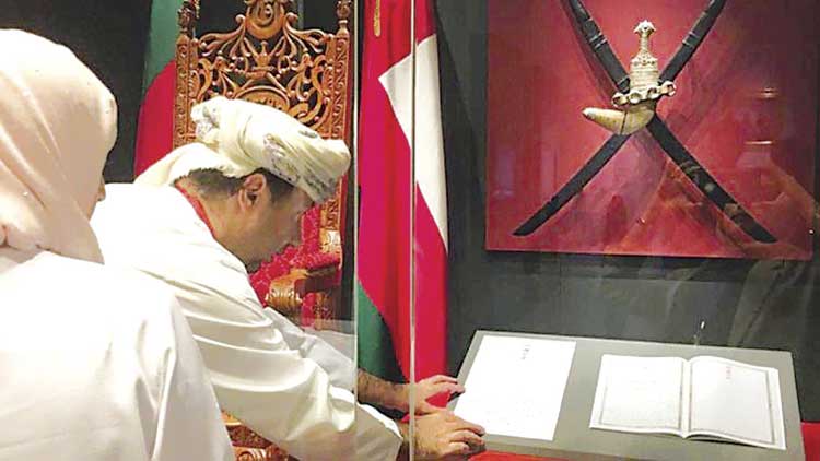 സു​ൽ​ത്താ​ൻ ഖാ​ബൂ​സി​െൻറ വി​ൽ​പ​ത്ര​ത്തി​െൻറ പ​ക​ർ​പ്പ്​ ദേ​ശീ​യ മ്യൂ​സി​യ​ത്തി​ൽ