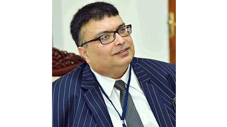 സ്വ​ർ​ണ​ക്ക​ട​ത്ത്​ പി​ടി​കൂ​ടാ​ൻ സ​ഹാ​യ​ക​മാ​യ​ത്​ ക​സ്​​റ്റം​സ് ക​മീ​ഷ​ണ​ർ സു​മി​ത് കു​മാ​റി​െൻറ ദൃ​ഢ​നി​ശ്ച​യം