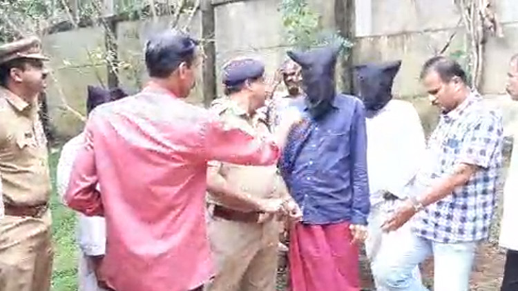 കൊടുംക്രൂരതയുടെ മുറിവുണങ്ങാത്ത വീട്ടിൽ വീണ്ടും ആ പ്രതികളെത്തി