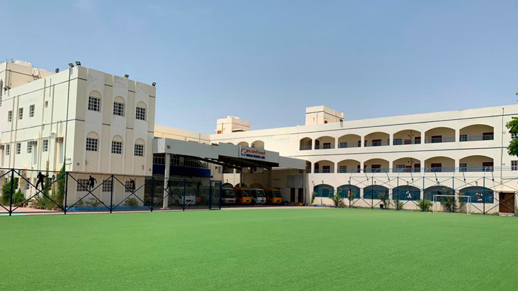 കോ​വി​ഡ്​ കാ​ല​ത്ത്​  മാ​തൃ​ക​യാ​യി സൂ​ർ ഇ​ന്ത്യ​ൻ സ്​​കൂ​ൾ