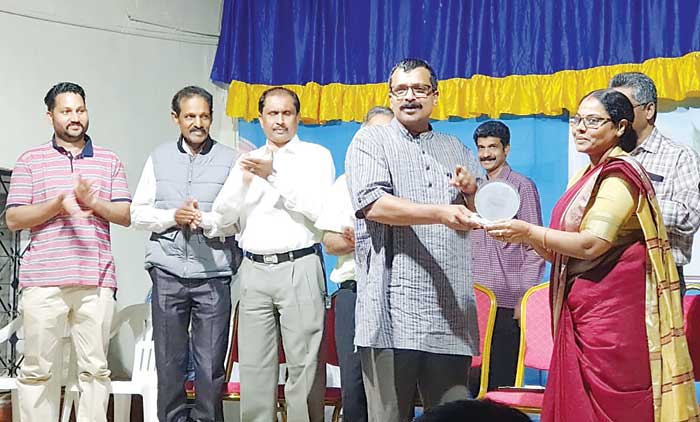 ഒ.​എ​ൻ.​വി കു​റു​പ്പ്​ അ​നു​സ്​​മ​ര​ണം