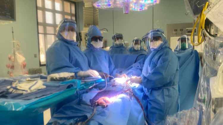 കോവിഡ്–19 രോഗിയുടെ ഹൃദയം തുറന്ന ശസ്​ത്രക്രിയ വിജയകരം