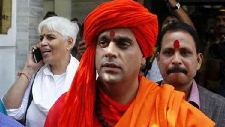 ഗോമൂത്രവും ചാണകവും ഉപയോഗിച്ച് കൊറോണ ബാധ ചികിത്സിക്കാം -ഹിന്ദു മഹാസഭ അധ്യക്ഷൻ