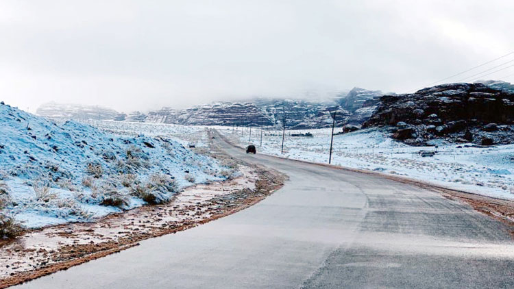 ത​ബൂ​ക്കി​ൽ വ​ൻ മ​ഞ്ഞു​വീ​ഴ്​​ച