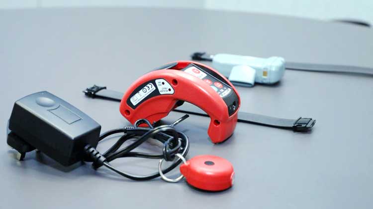 ഇ​ല​ക്​​ട്രോ​ണി​ക്​ ടാ​ഗ്​ ധ​രി​പ്പി​ച്ച്​ ജ​യി​ൽ​  മോ​ച​ന​ത്തി​ന്​ റാ​സ​ൽ​ഖൈ​മ​യി​ൽ തു​ട​ക്കം