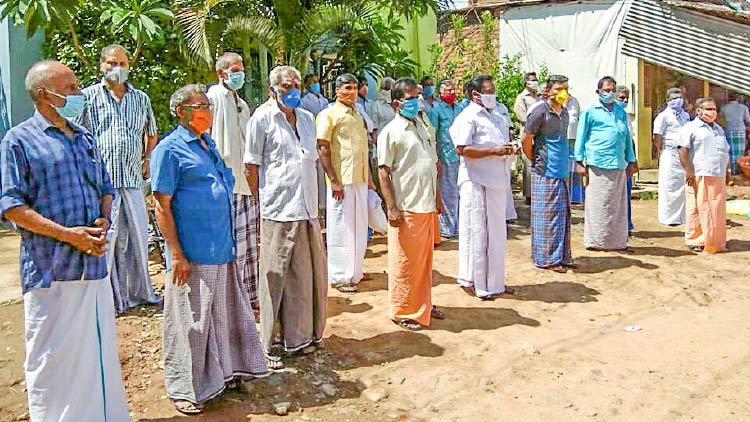 ഇടുക്കിയിൽ പ്രവേശിക്കാൻ അനുമതി തേടി തമിഴ്നാട്ടിൽ സമരം
