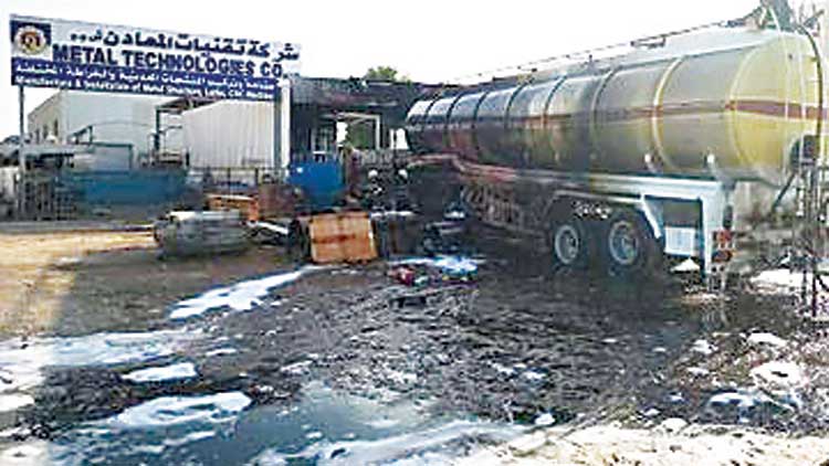 വെൽഡിങ്ങിനിടെ ടാങ്കർ ലോറി പൊട്ടിത്തെറിച്ചു; രണ്ടുപേർ മരിച്ചു