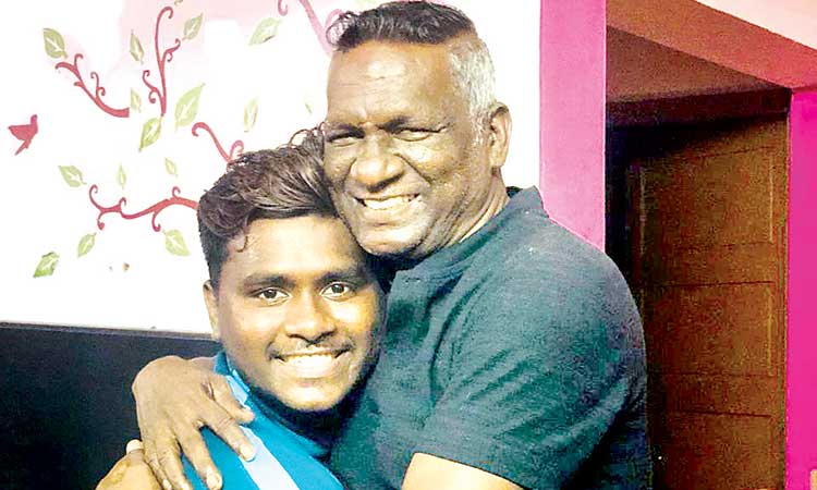 അമ്പതാം പിറന്നാൾ ആഘോഷിച്ച്  ഐ.എം. വിജയൻ